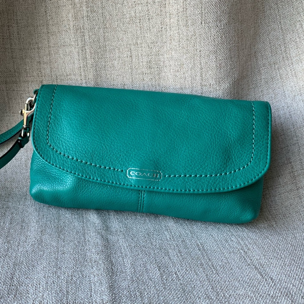 COACH Wristlet, good used condition!!